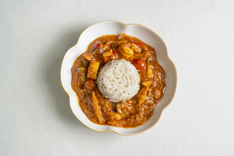 Exocitic Veg in Tangy Sauce with Paneer _ Tofu - With Herbed Rice _ Garlic Bread.png